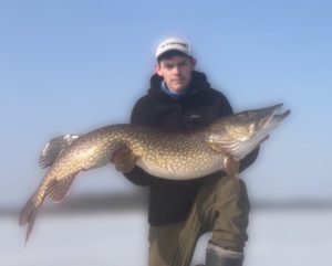 gjedde på isfiske